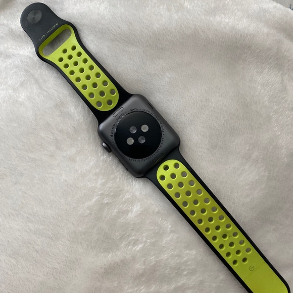 Apple Watch 42MM Nike+ Series 3 black and neon green sports band S/M - Picture 5 of 12